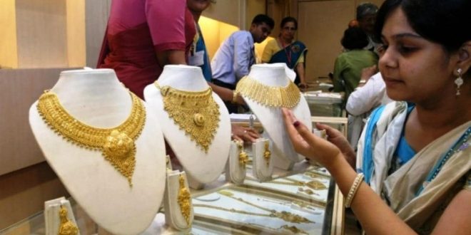 Gold and silver market illuminated on Dhanteras, sales of coins increased