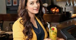 Juhi Chawla's earrings fall, the finder will get reward