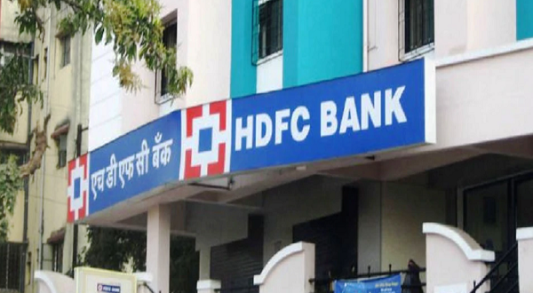 HDFC Bank penalizes its officer for accidentally selling shares