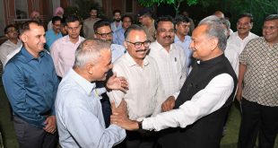 Civil Services Day: Chief Minister Gehlot had dinner with officers
