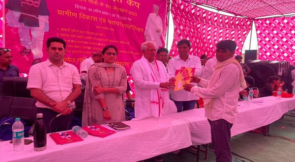 Medical Minister inspected inflation relief camps in Dausa