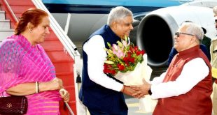 The Governor receives the Vice President at Sanganer Airport