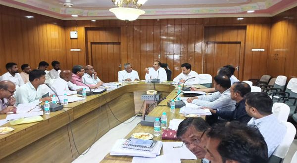 Public Works Minister took a meeting of officers: reviewed road construction works and budget announcements