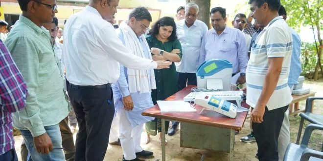 District administration engaged in making voters aware - Demonstration of EVM and VVPAT being done at 62 centers of the district