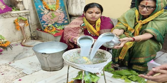 On the first Monday of the month of Shravan, the Devasthan Minister performed Rudrabhishek and wished for the prosperity and happiness of the state.