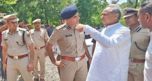 Chief Minister met the victim woman in Pratapgarh case