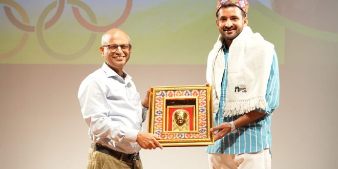 IIT Mandi alumnus and Paralympic gold medalist Nitesh Kumar led the Independence Day celebrations