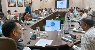 व्यय पर्यवेक्षक ने लिए संदिग्ध गतिविधियों पर कड़ी निगरानी के निर्देश