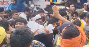 मथुरा : चंद्रशेखर की हत्या के बाद नेशनल हाईवे पर घंटों जाम, प्रदर्शनकारियों का पुलिस पर पथराव और लाठीचार्ज