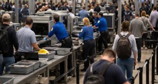 अमेरिका में डीएचएस शटडाउन से हवाई यात्रा प्रभावित, स्टाफ की कमी और बढ़ने की आशंका: परिवहन सचिव