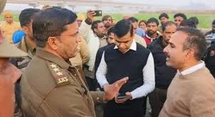 यमुना खादर में फिर भड़की सीमा विवाद की आग: हरियाणा पुलिस पर यूपी में घुसकर फसल उजाड़ने का आरोप