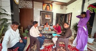 किन्नर समाज को योजनाओं की दी जानकारी, समस्याएं सुनीं