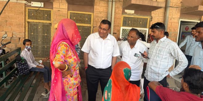 Additional District Collector Bhuvaneshwar Singh Chauhan conducted a surprise inspection of District Hospital Nahata.