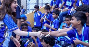 20 हजार बच्चों के शोर से गूंजा वानखेड़े, रिलायंस फाउंडेशन का ESA मैच बना खुशियों का मैदान