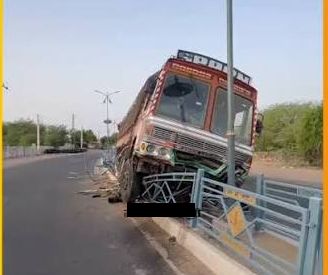 Balotra: Ram Setu Overbridge divider has become a 'death trap', causing accidents; locals demand its removal.