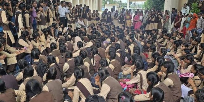 Ujjain: Protest by girl students halts shifting of Sarafa Girls School